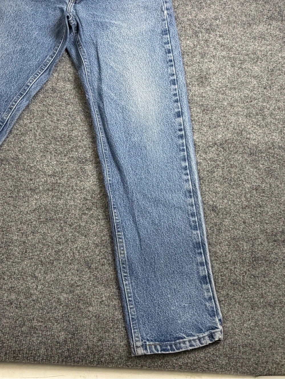 Vintage Carhartt Mens Distressed Blue Denim Jeans Tapered Leg Medium Wash 32x32